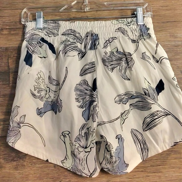 Athleta White and Blue Floral Athletic Shorts - Picture 7 of 9